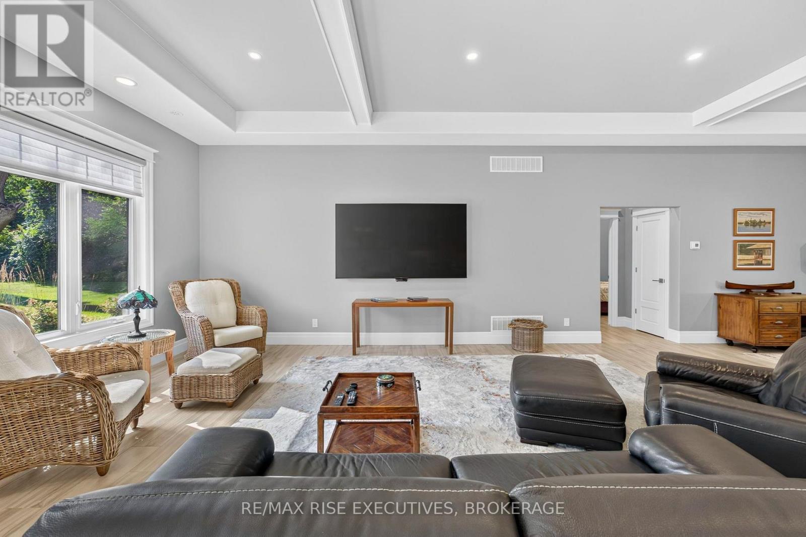 4 HEADLANDS WAY