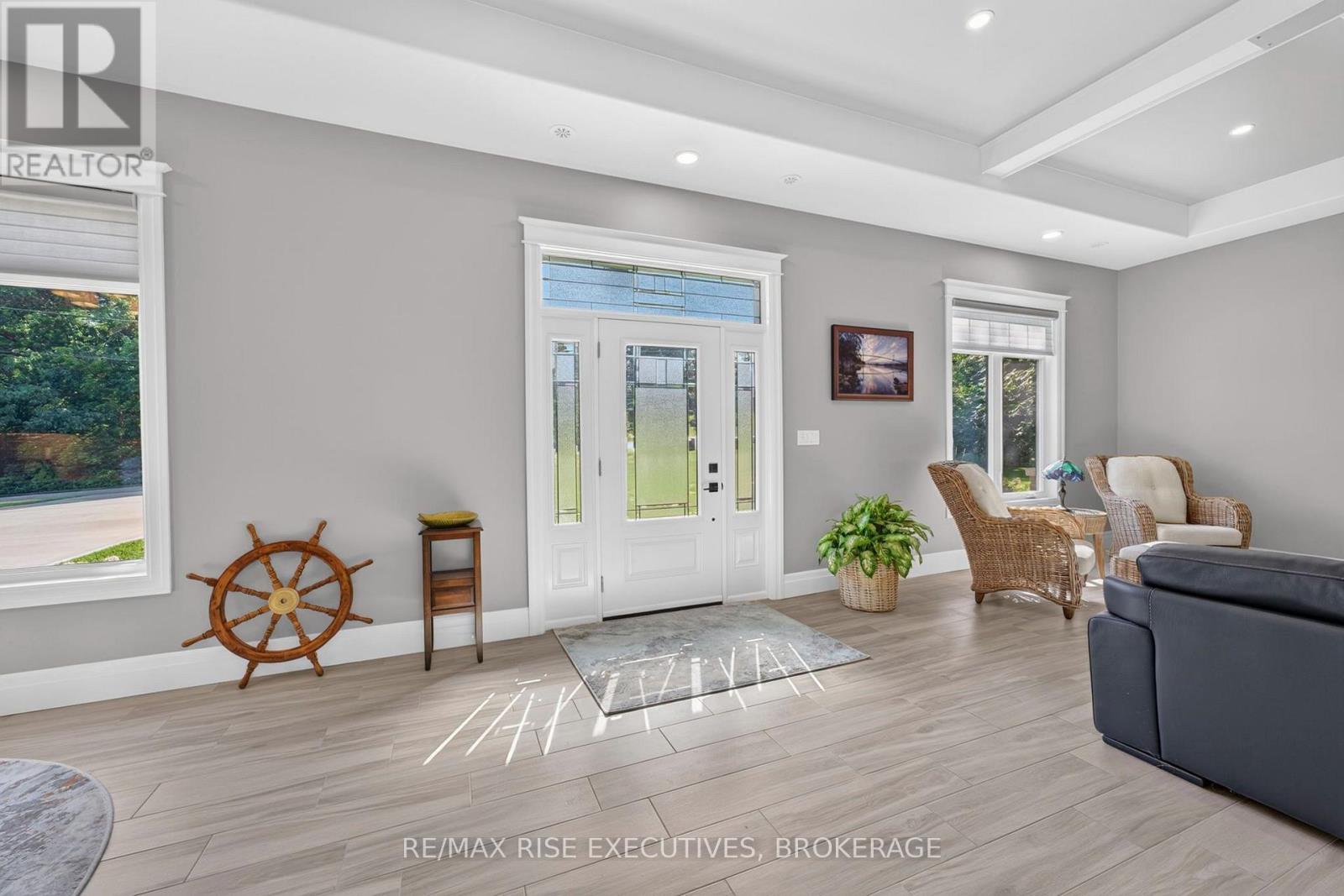 4 HEADLANDS WAY