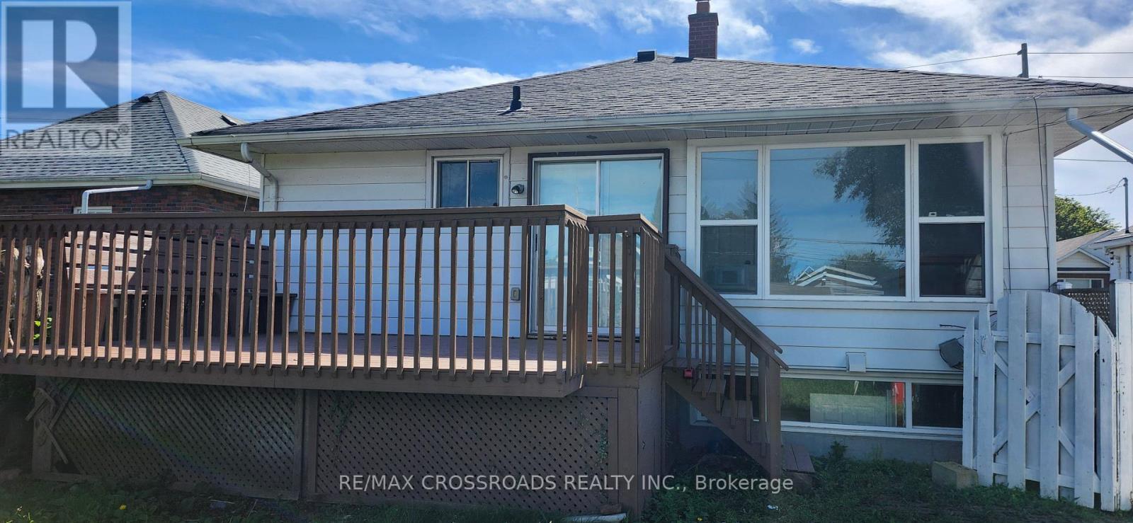 REAR UNIT-MAIN FLOOR - 220 MCNAUGHTON AVENUE