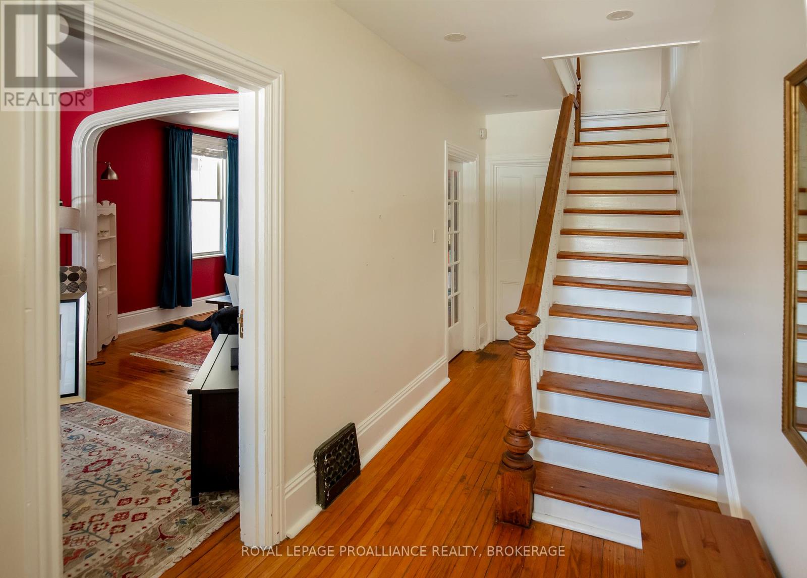 300 SYDENHAM STREET