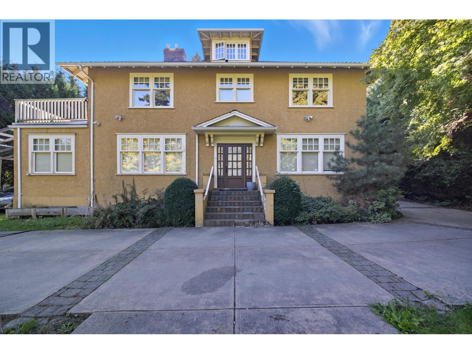 1350 W 15TH AVENUE