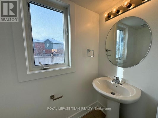 420 Hares Field Ct, Ottawa, ON 4