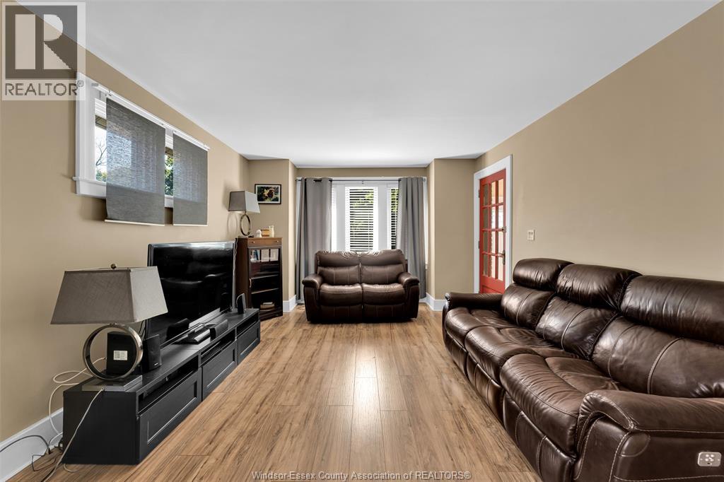 1174 PARENT AVE