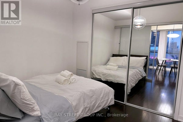 2406 - 14 York St, Toronto (Waterfront Communities), ON 4