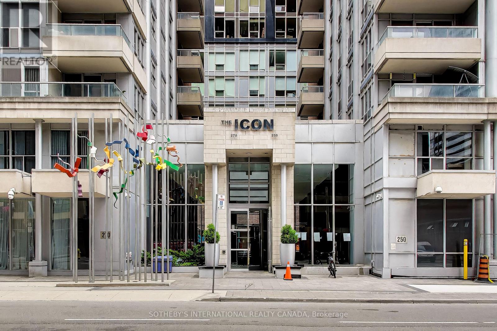 1005 - 270 WELLINGTON STREET W