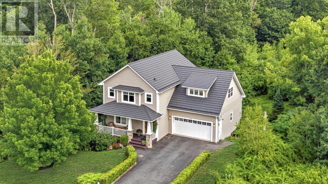 16 Tailfeather Court
