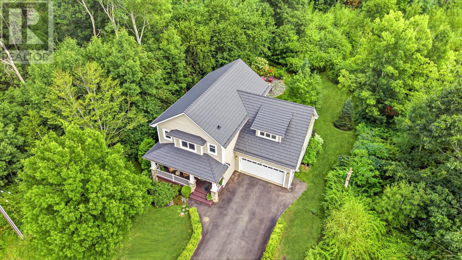 16 Tailfeather Court - Photo 2