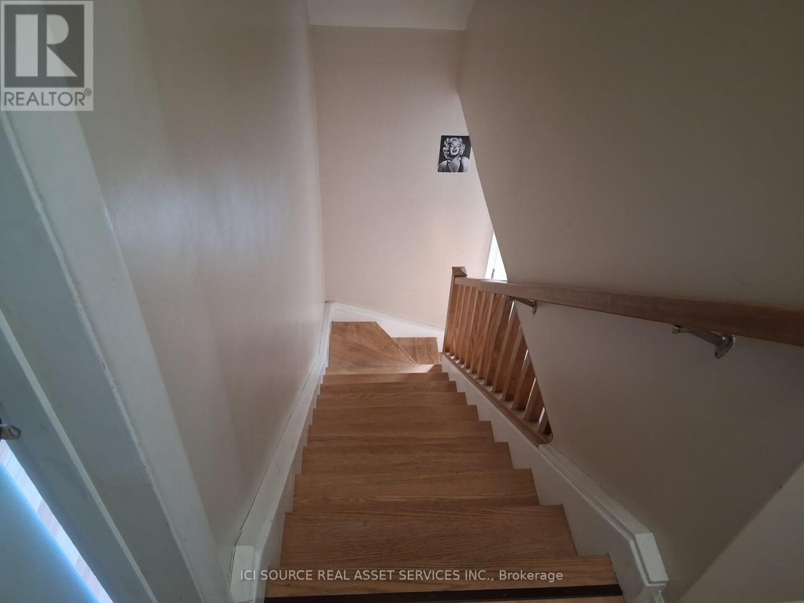 11 ELLINGTON DRIVE