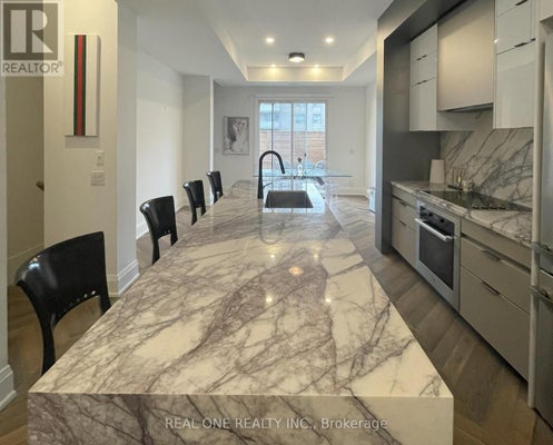 5 - 25 Dervock Cres, Toronto (Bayview Village), ON 4
