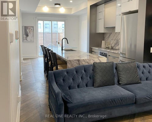 5 - 25 Dervock Cres, Toronto (Bayview Village), ON 3