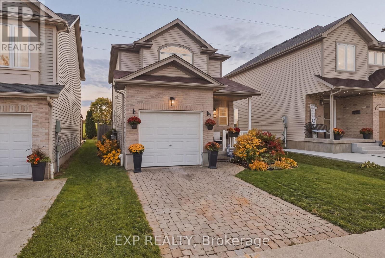 116 HENHOEFFER CRESCENT