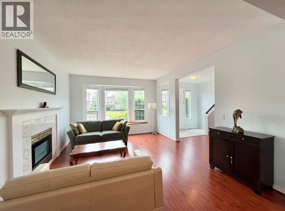 1463 RIVERWOOD GATE