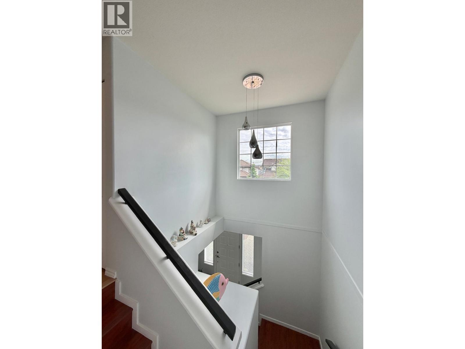1463 RIVERWOOD GATE