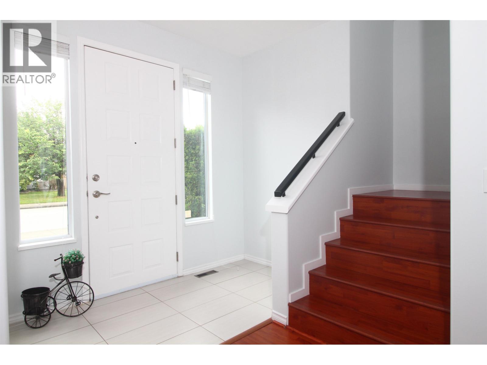 1463 RIVERWOOD GATE