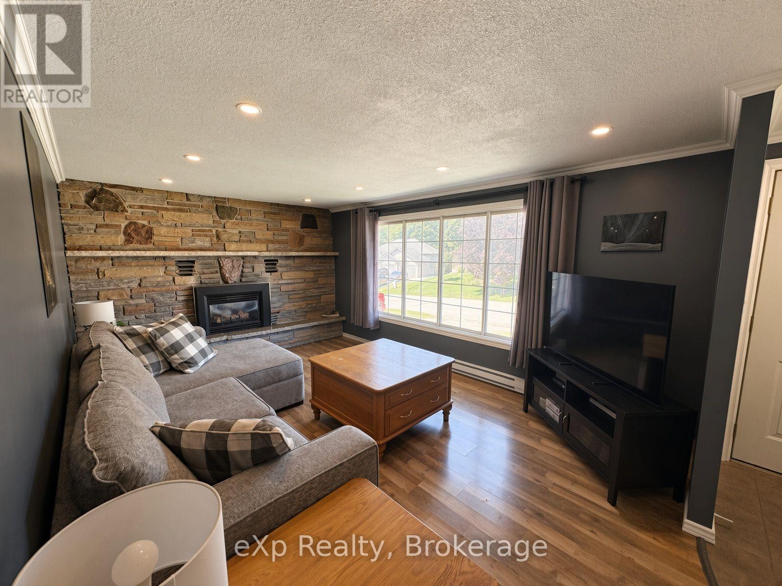 23 VALLEYSIDE DRIVE