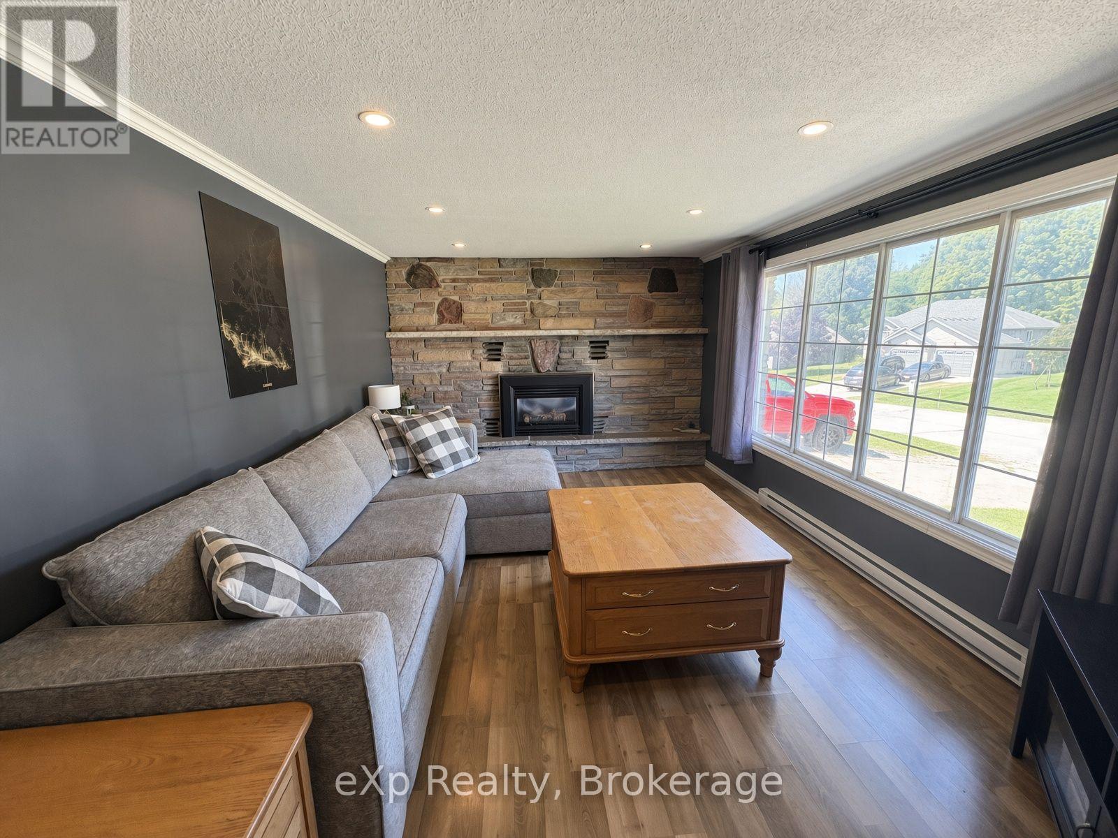 23 VALLEYSIDE DRIVE