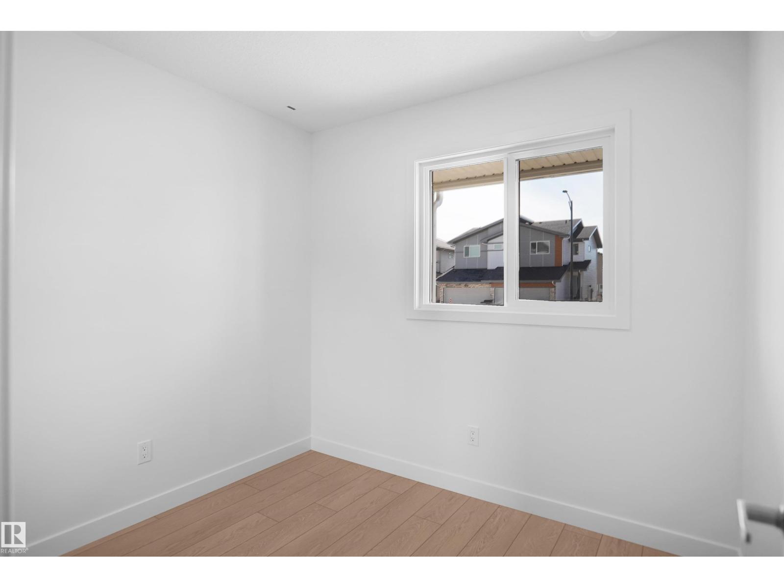 922 19 AV NW