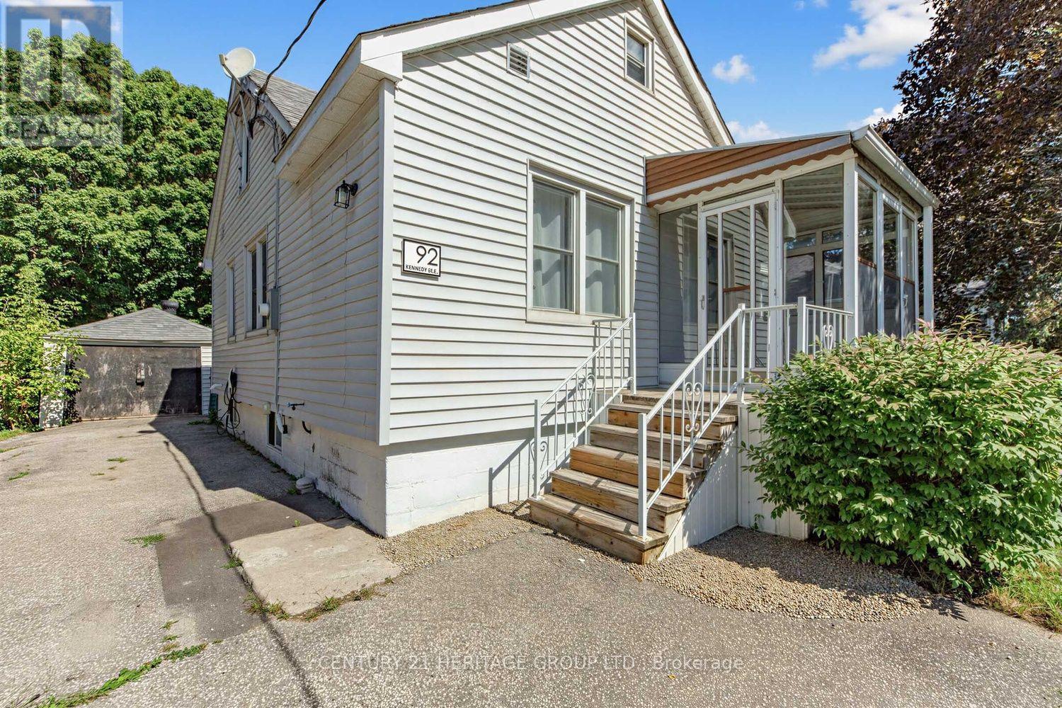 92 KENNEDY STREET E