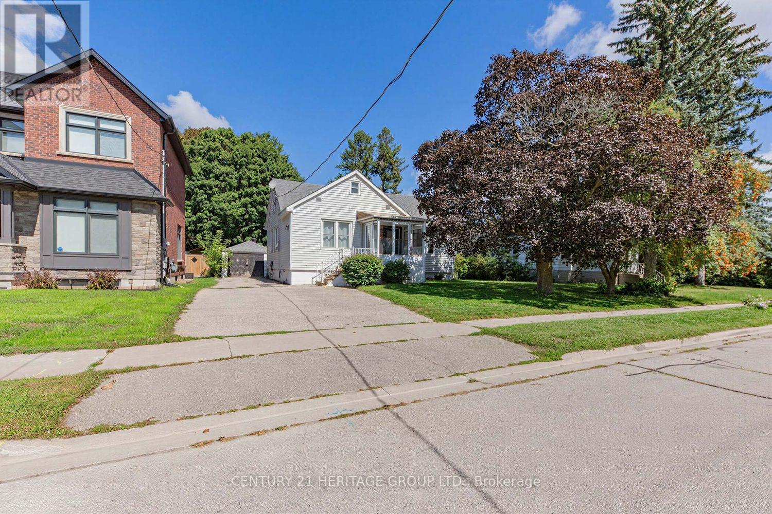 92 KENNEDY STREET E