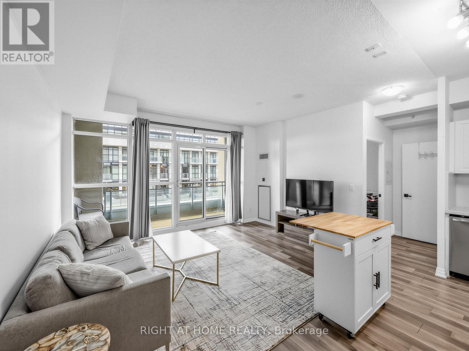 208 - 155 LEGION ROAD N