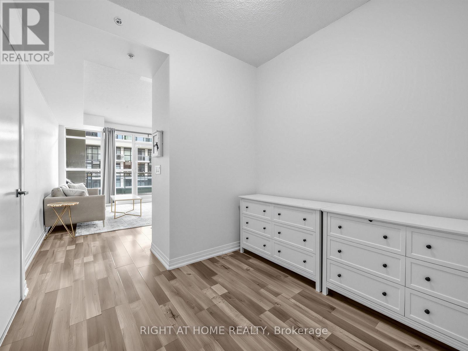208 - 155 LEGION ROAD N