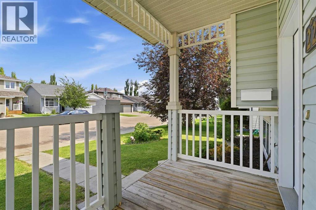 22 Lanterman Close