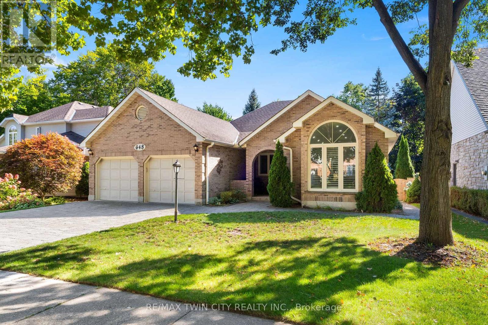 648 BAYHAMPTON CRESCENT