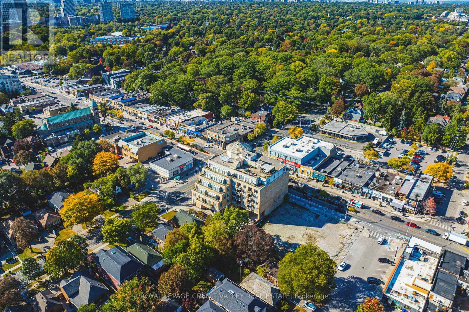 202 - 935 ROYAL YORK ROAD E