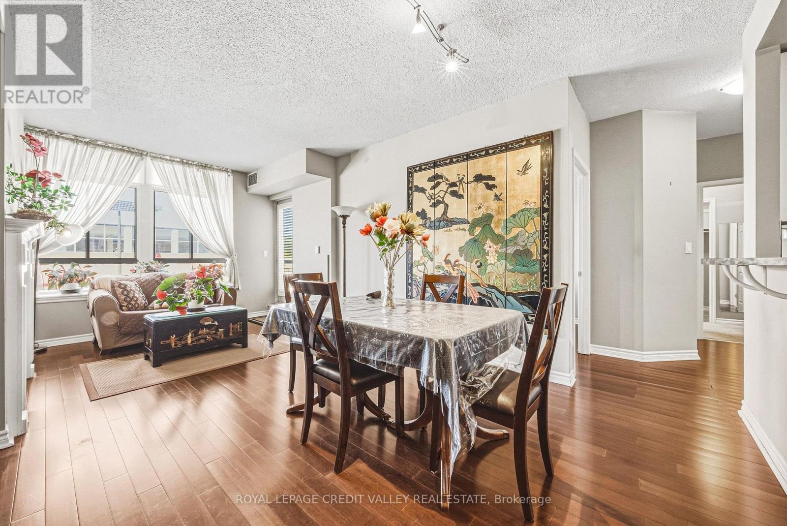 202 - 935 ROYAL YORK ROAD E
