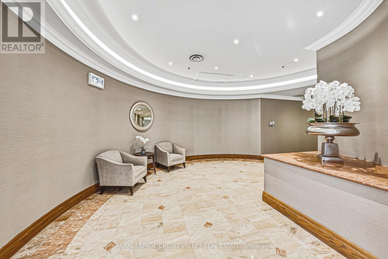202 - 935 ROYAL YORK ROAD E
