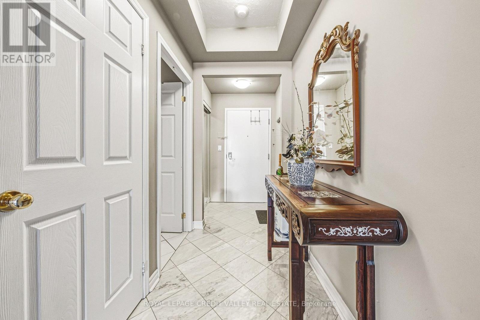202 - 935 ROYAL YORK ROAD E