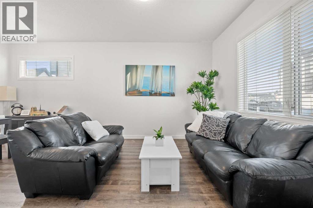 108, 75 Evanscrest Common NW