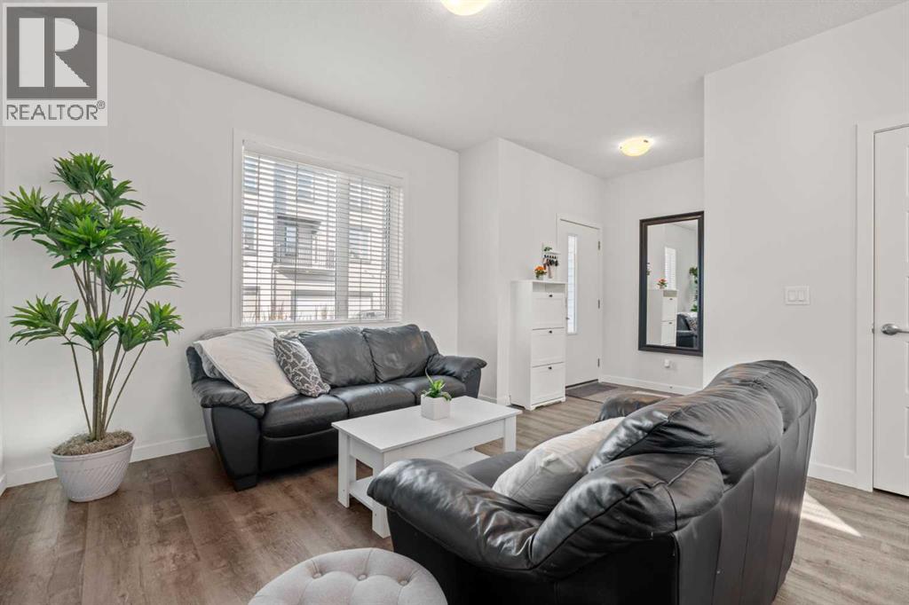 108, 75 Evanscrest Common NW