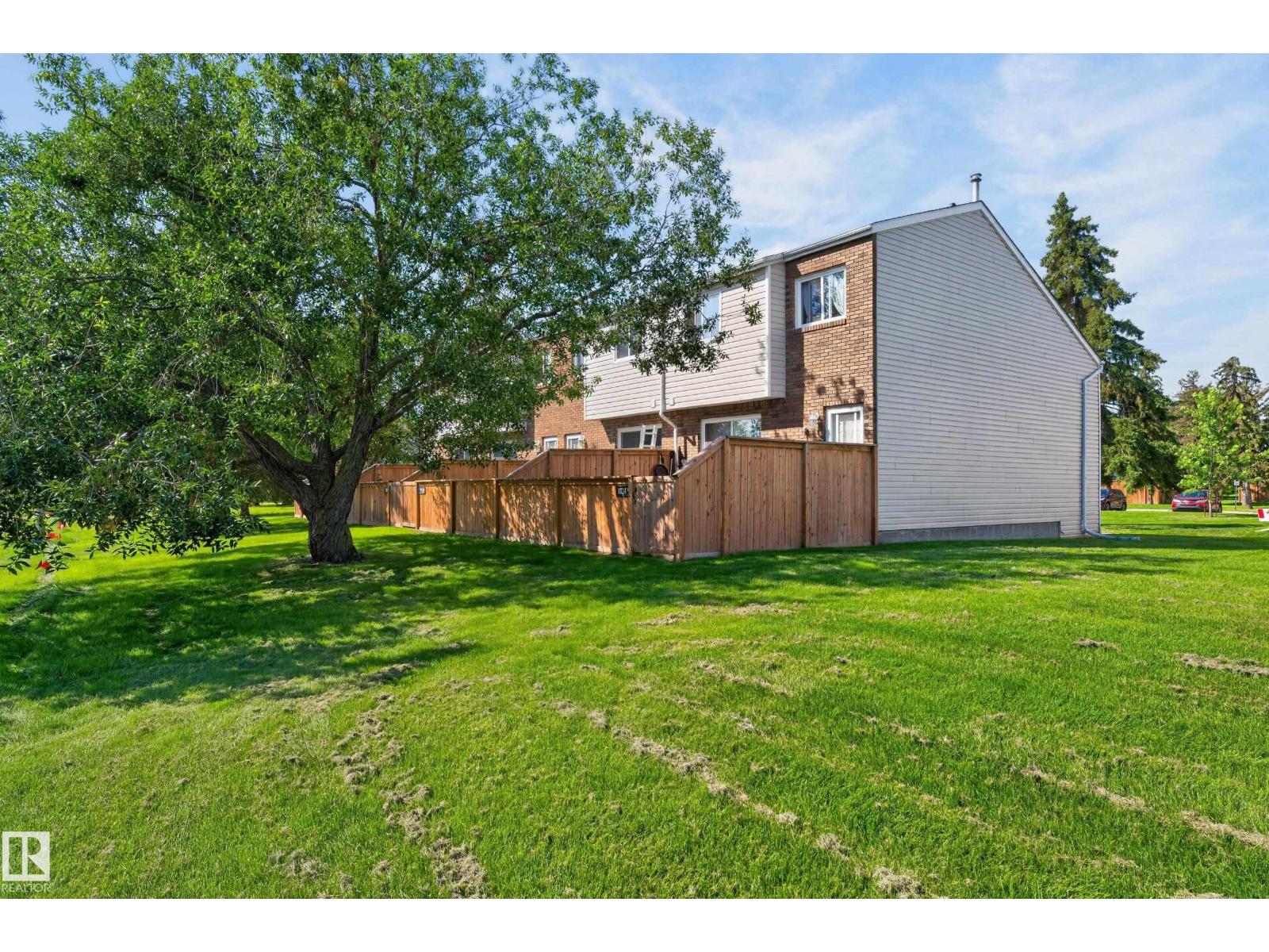 18247 93 AV NW