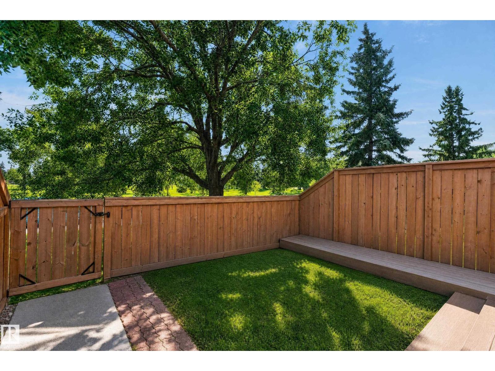18247 93 AV NW