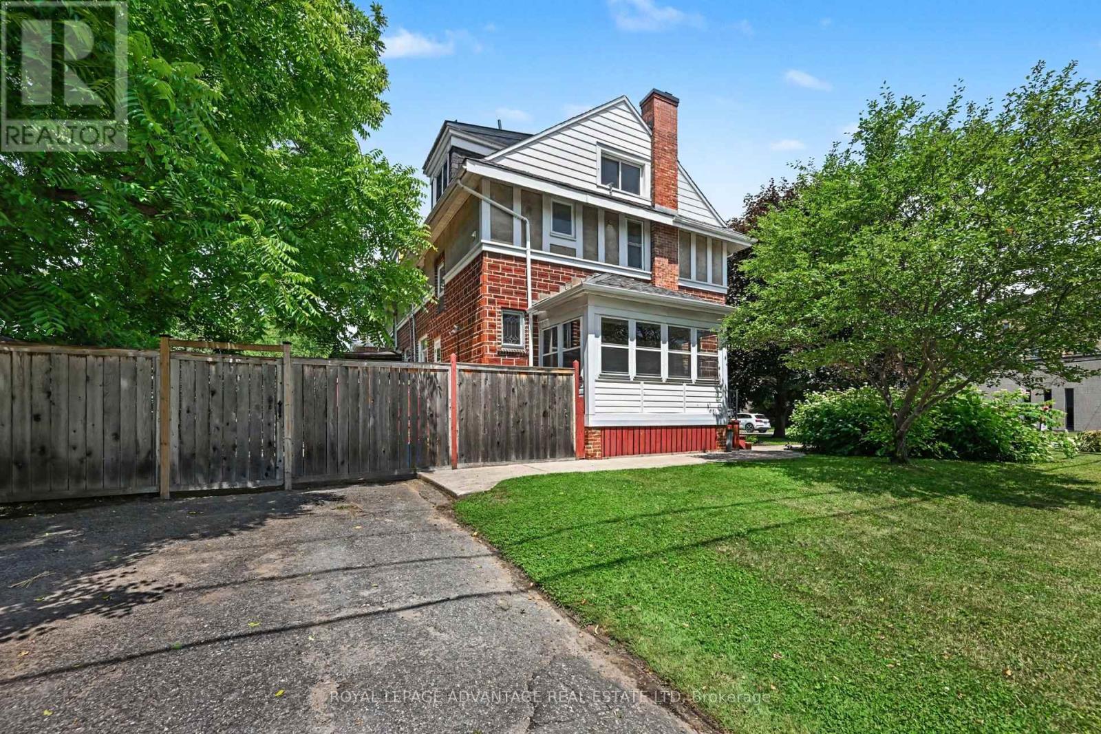 14 BECKWITH STREET E