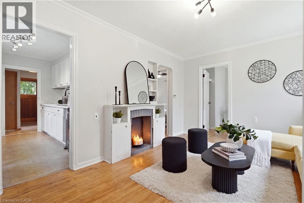 132 SPADINA Road E