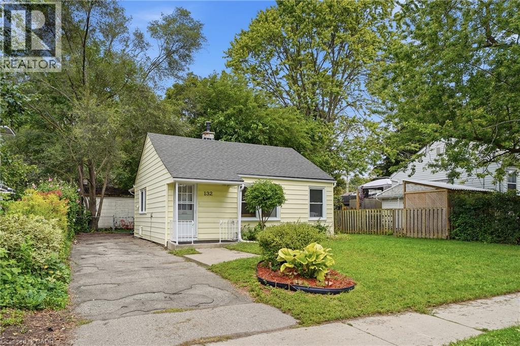 132 SPADINA Road E