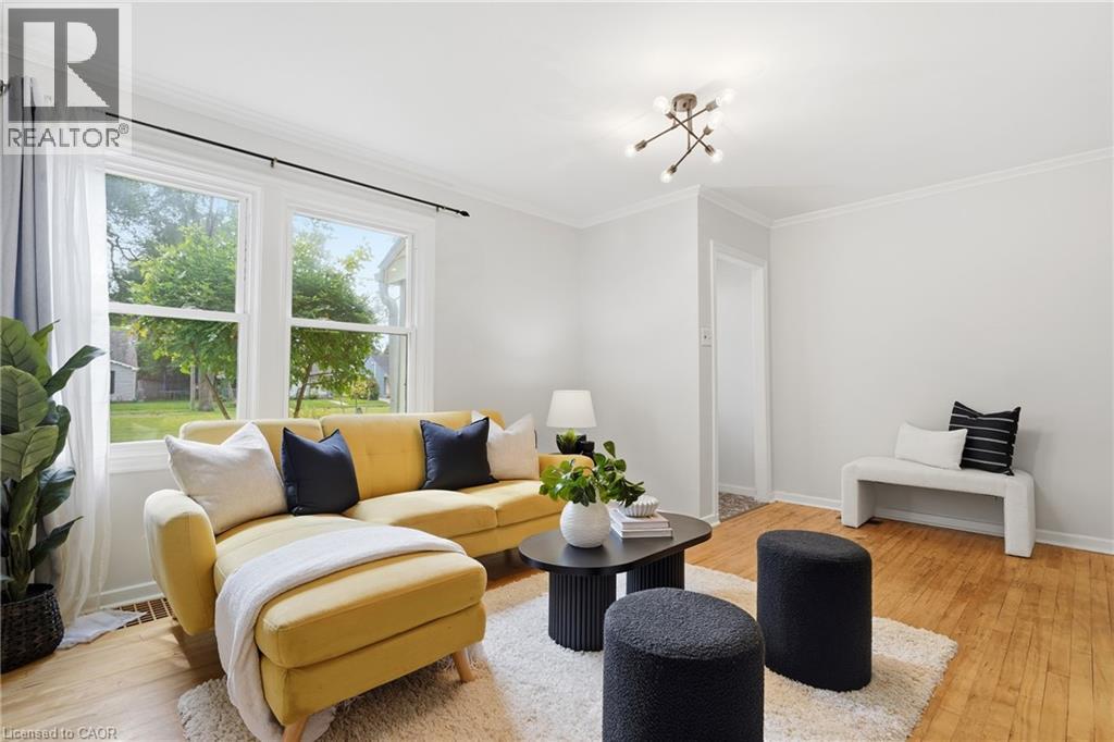 132 SPADINA Road E