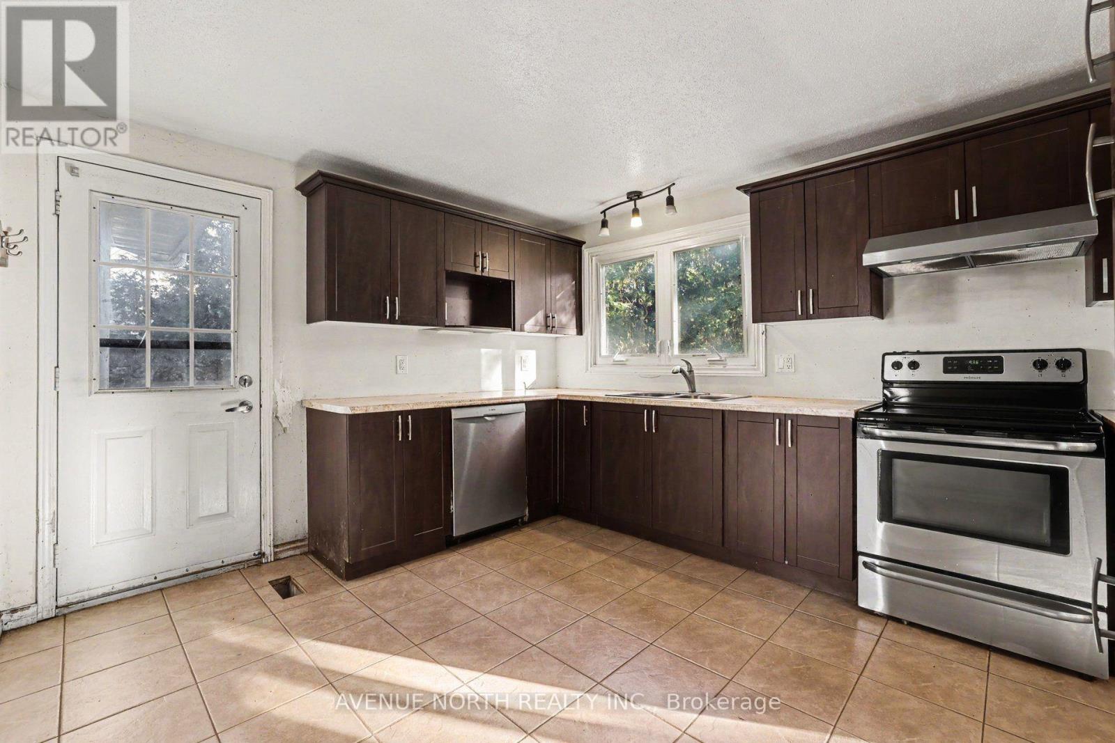 68 DOWNSVIEW CRESCENT
