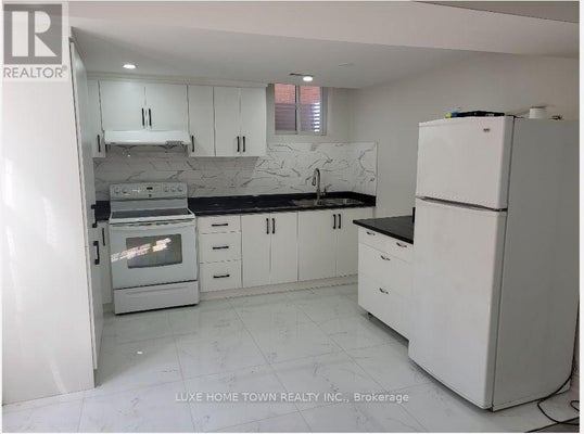 23 Castlehill Rd, Brampton (Northwood Park), ON 2