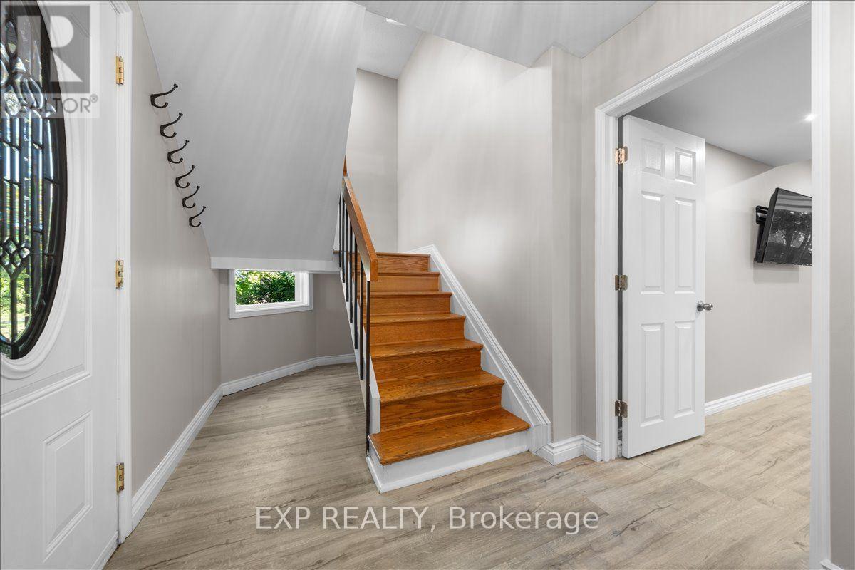 7 MAPLEHURST AVENUE