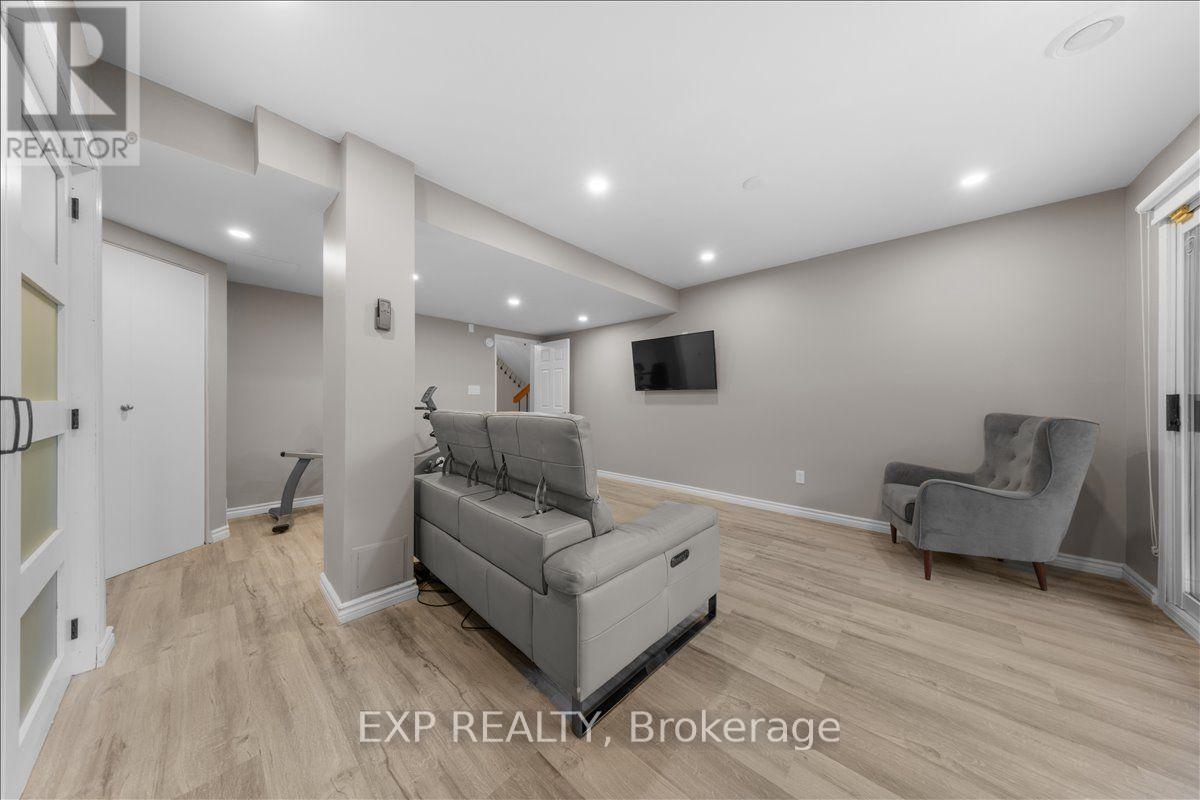 7 MAPLEHURST AVENUE