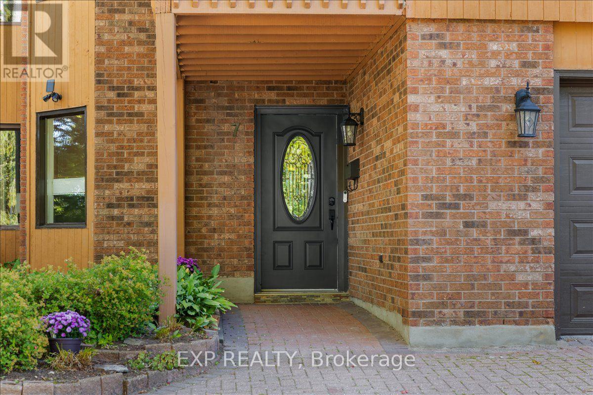 7 MAPLEHURST AVENUE