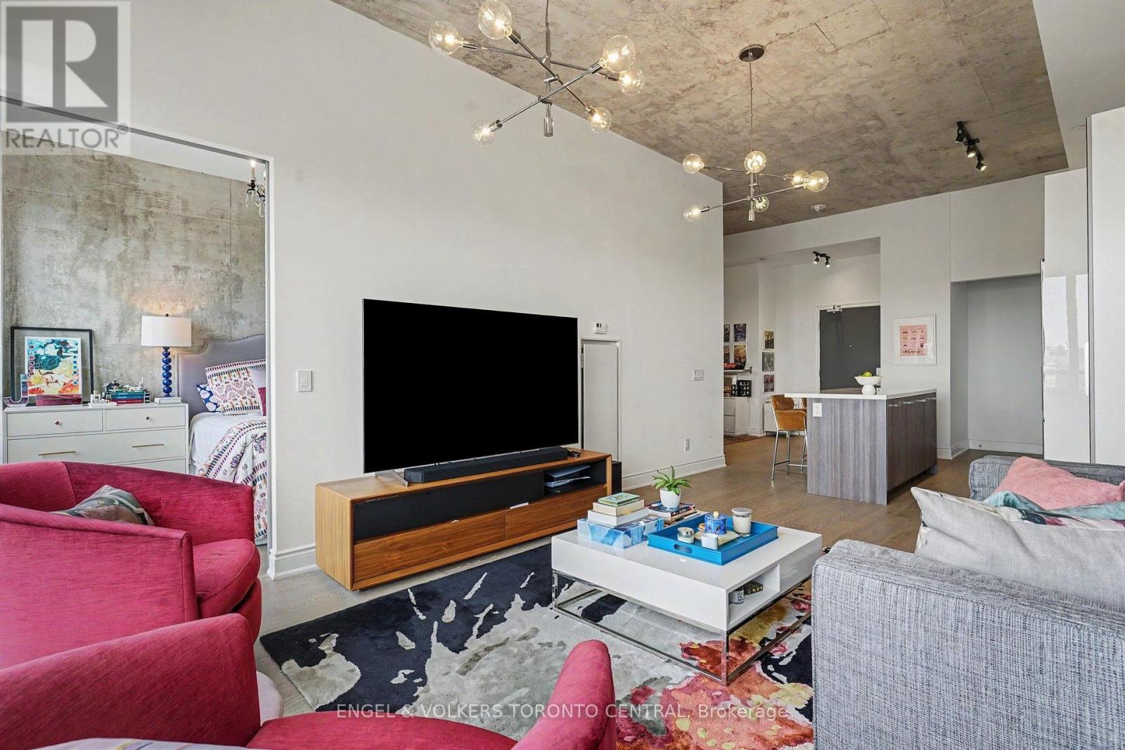 PH7 - 608 RICHMOND STREET W