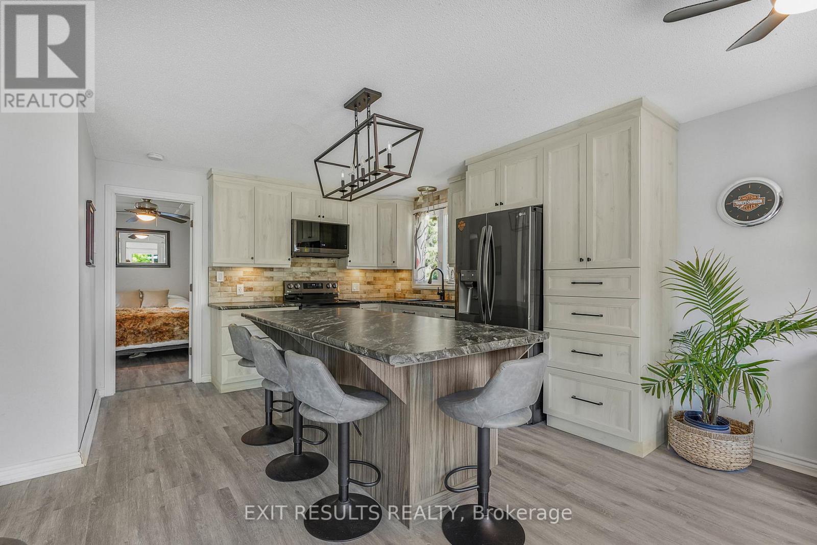 8 BEAVER LANE - Photo 4