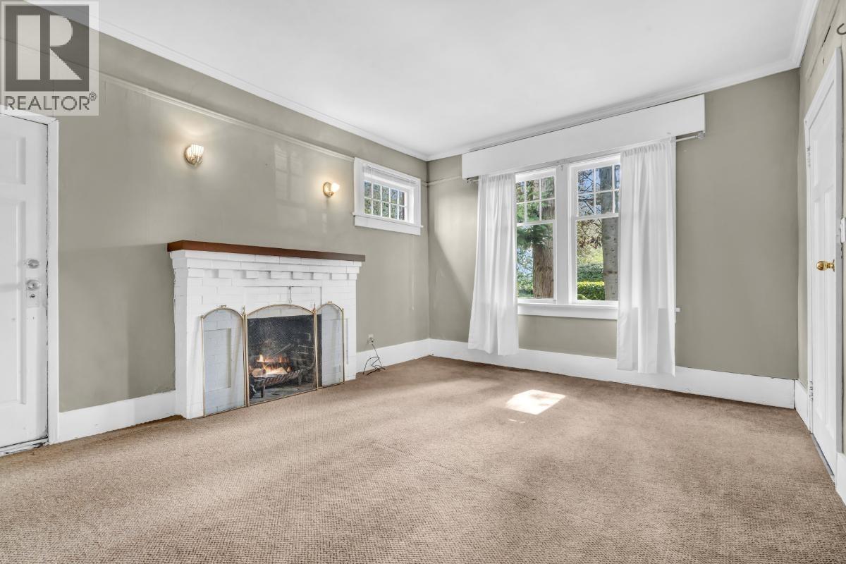 1775 CEDAR CRESCENT