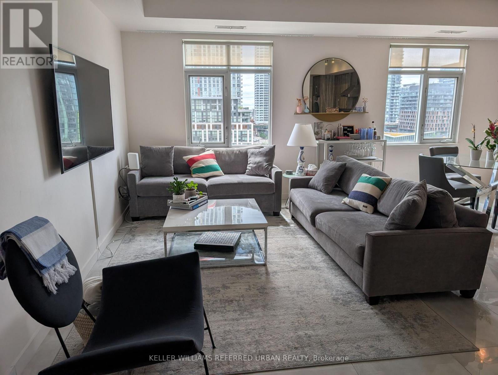PH 7 - 550 FRONT STREET W