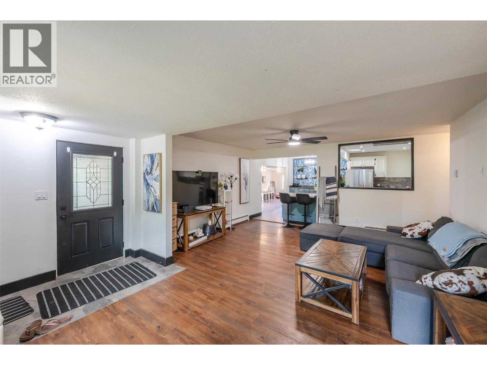 2122 MAIN Street