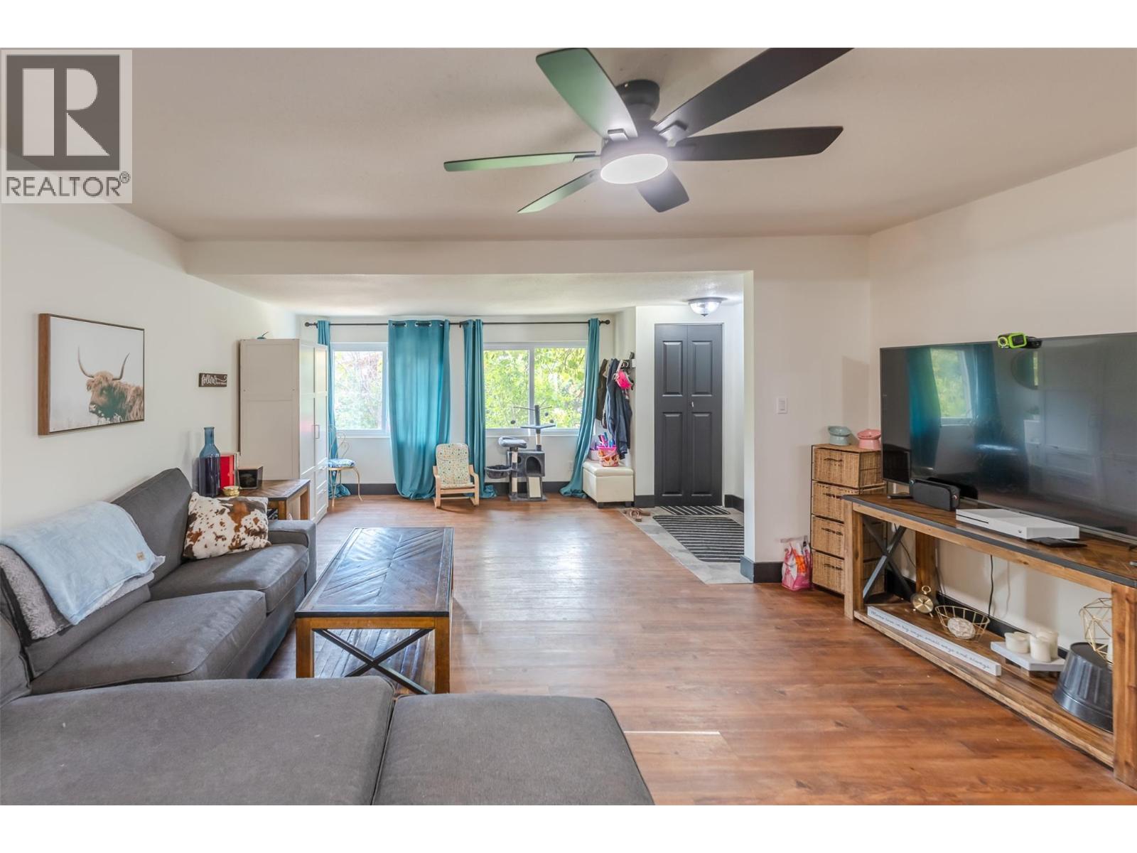 2122 MAIN Street